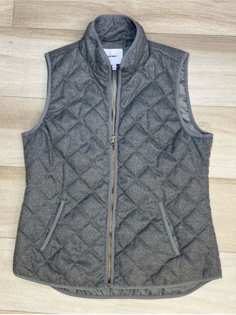 Old Navy Puffer Vest Woman's Size M Gray Quilted Coat Lightweight Hiking